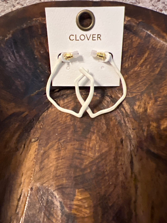 Clover Off White Dangle